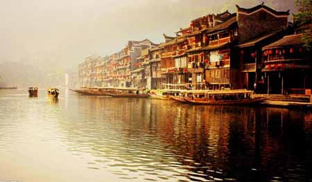 張家界國家森林公園、袁家界、天子山、大峽谷、玻璃橋、鳳凰古城兩晚三日游